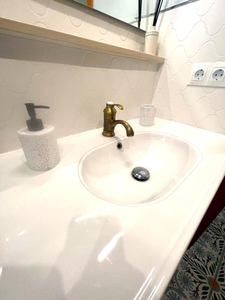 Esmeralda Apartment With Free Private Underground Parking Valencia Exteriör bild